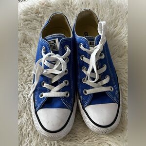 Converse women’s Low Top Sneakers in Blue